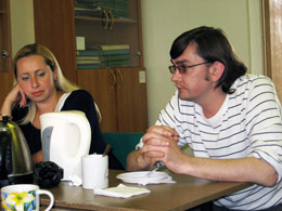 Выпускники 2002 года Конова Ольга и 2003 года Твердохлеб Яков