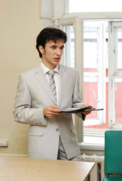 Даниил Илизаров выступает с презентацией дипломного проекта