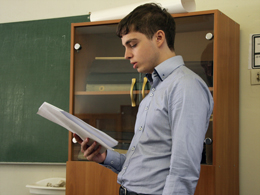 Смирнов Дмитрий выступает с защитой дипломного проекта