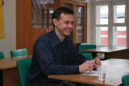 Андрей Юрьев готовит ответы на вопросы экзаменационного билета