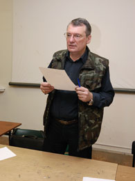 Результаты экзамена объявляет д.и.н., профессор Молчанов Л.А.