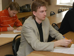 Владимир Кудря готовит ответы на экзаменационные вопросы