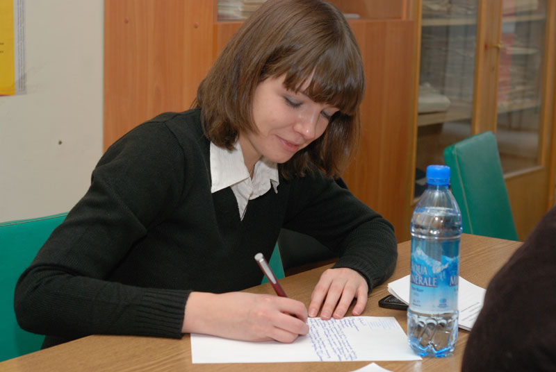 Малиновская Мария готовит ответ на вопрос экзаменационного билета