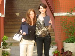 Выпускники ФТАД - 2007: Лазарева Надежда Владиславовна и Гребенюк Наталья Александровна